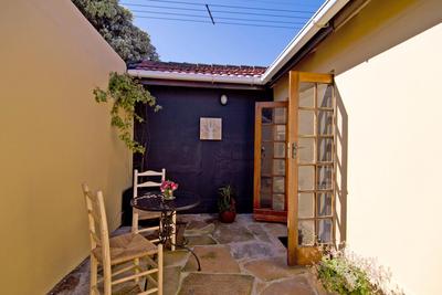 Granny Flat For Rent in Pinelands, Cape Town
