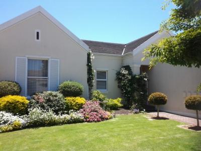 Secure Estate For Rent in Constantia, Cape Town